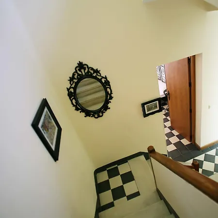 Malaga Lodge Guesthouse בית הארחה