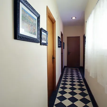 בית הארחה Malaga Lodge Guesthouse 3*