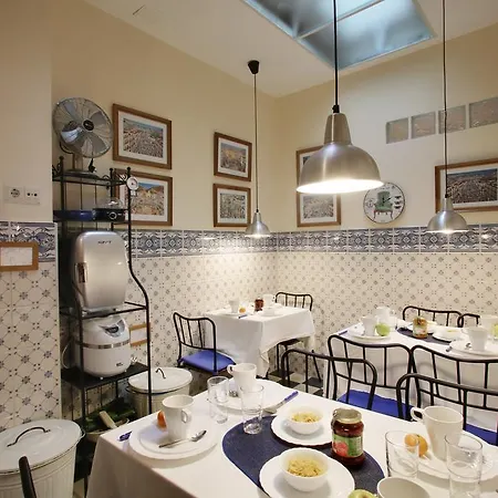 Malaga Lodge Guesthouse 3*