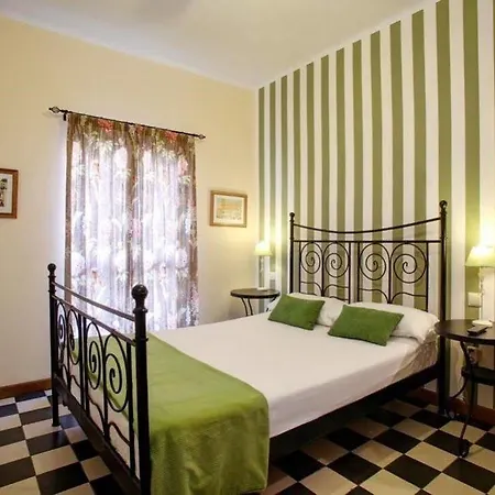 בית הארחה Malaga Lodge Guesthouse 3*